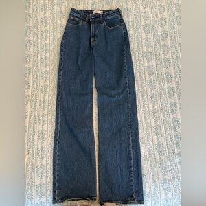 Abercrombie & Fitch 90's relaxed Jean high rise curve love